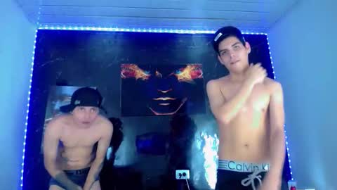 Snapshot of theshamefulboys chatting on 06-11-26, 12:32 David y Daniel online show from 06-11-26, 12:32