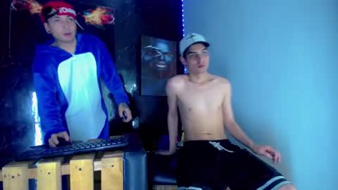 Snapshot of theshamefulboys chatting on 06-12-26, 12:09 David y Daniel online show from 06-12-26, 12:09