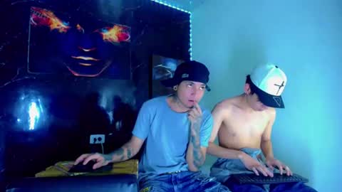 Snapshot of theshamefulboys chatting on 06-19-26, 09:18 David y Daniel online show from 06-19-26, 09:18