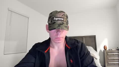 Snapshot of theshortking01 chatting on 02-25-26, 12:09 TheShortKing1 online show from 02-25-26, 12:09