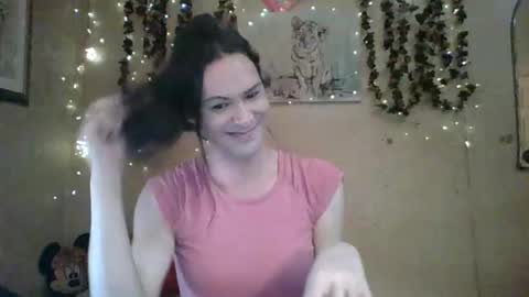 Snapshot of thesillymillie chatting on 06-10-26, 09:35 sillymillie0 online show from 06-10-26, 09:35