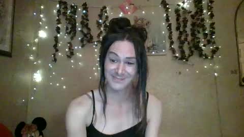 Snapshot of thesillymillie chatting on 06-11-26, 03:04 sillymillie0 online show from 06-11-26, 03:04