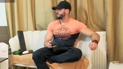 Snapshot of thetop200 chatting on 11-03-25, 05:58 TheTop online show from 11-03-25, 05:58