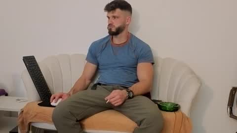 Snapshot of thetop200 chatting on 11-07-25, 07:36 TheTop online show from 11-07-25, 07:36