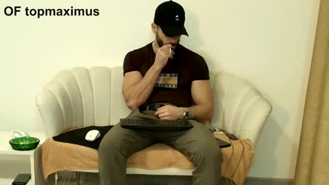 Snapshot of thetop200 chatting on 11-25-25, 06:41 TheTop online show from 11-25-25, 06:41