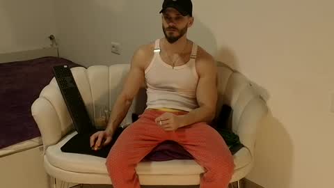 Snapshot of thetop200 chatting on 02-14-26, 06:04 TheTop online show from 02-14-26, 06:04