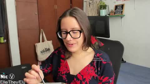 Nicole online show from 11-20-25, 02:17