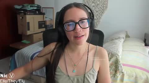 Snapshot of thetropicalseduction chatting on 07-06-26, 08:44 Nicole online show from 07-06-26, 08:44