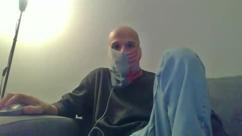 Scarf guy online show from 12-17-25, 04:57