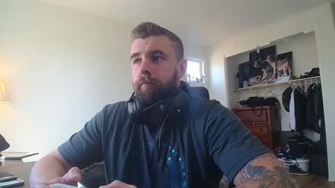 Snapshot of theufcfan_8181 chatting on 04-16-26, 09:50 troy online show from 04-16-26, 09:50