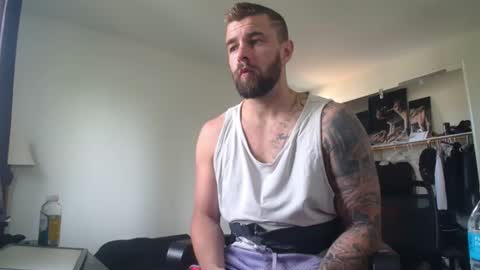 Snapshot of theufcfan_8181 chatting on 04-19-26, 05:56 troy online show from 04-19-26, 05:56