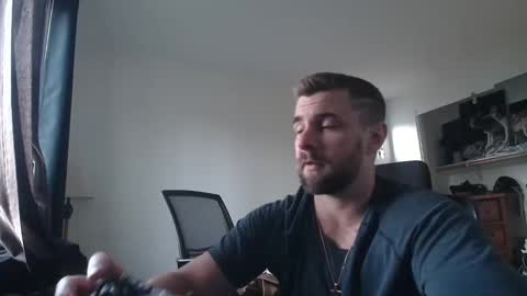Snapshot of theufcfan_8181 chatting on 04-28-26, 02:27 troy online show from 04-28-26, 02:27