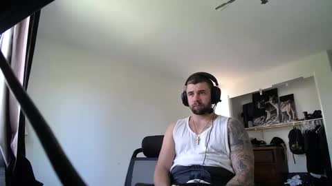 Snapshot of theufcfan_8181 chatting on 05-05-26, 05:54 troy online show from 05-05-26, 05:54