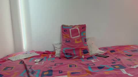 Snapshot of thiago__diaz chatting on 10-18-25, 01:45 Thiago Diaz online show from 10-18-25, 01:45