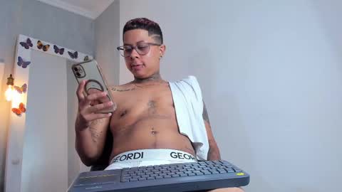 Snapshot of thiago_box chatting on 03-09-25, 06:54 Thiago online show from 03-09-25, 06:54