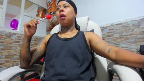 Snapshot of thiago_box chatting on 11-23-25, 03:34 Thiago online show from 11-23-25, 03:34