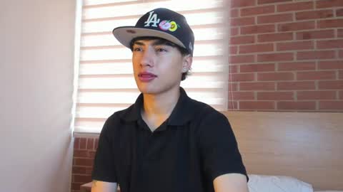 Snapshot of thiago_dv chatting on 06-17-26, 06:53 Thiago online show from 06-17-26, 06:53