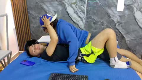 Snapshot of thiago_enzo chatting on 05-22-26, 06:31 online show from 05-22-26, 06:31