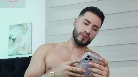 Snapshot of thiago_hill chatting on 04-26-26, 01:14 Thiago online show from 04-26-26, 01:14