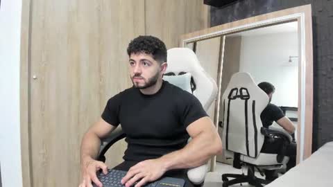 Snapshot of thiago_moretti chatting on 07-18-26, 03:33 THIAGO online show from 07-18-26, 03:33