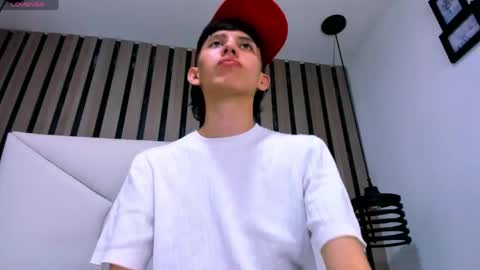 Snapshot of thiago_twink38 chatting on 04-27-26, 03:48 thiago_twink38 online show from 04-27-26, 03:48