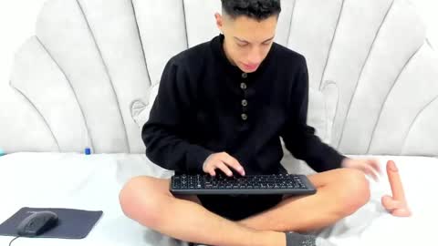 Thiago   online show from 05-25-26, 12:22