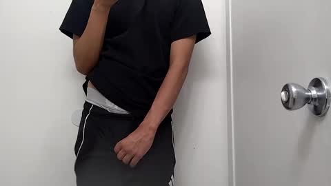 Snapshot of thickbigdick789 chatting on 09-17-25, 06:15 thickbigdick789 online show from 09-17-25, 06:15