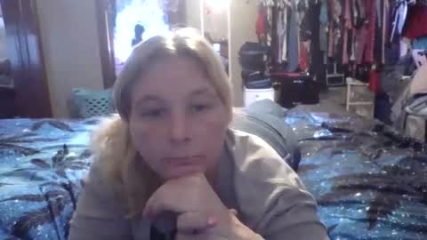 Snapshot of thickblonde_92 chatting on 11-13-25, 04:06 thickblonde_92 online show from 11-13-25, 04:06