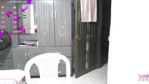 Snapshot of thickebonymilf chatting on 07-12-26, 05:31 XIOMARA online show from 07-12-26, 05:31