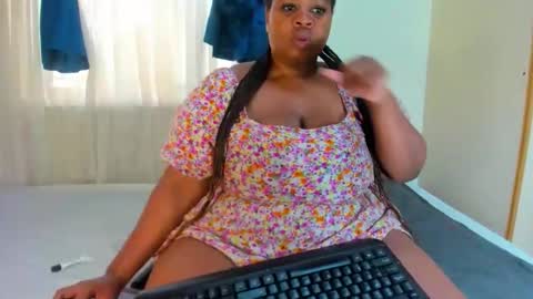 thickleeyanaxxx online show from 04-26-26, 06:44