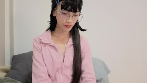 Snapshot of thifa2x chatting on 05-15-26, 10:39 thifa2x online show from 05-15-26, 10:39