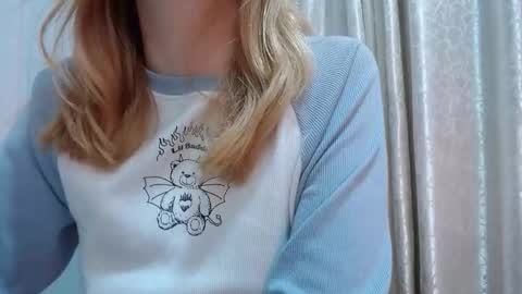 Snapshot of thin33 chatting on 02-20-26, 02:19 sara online show from 02-20-26, 02:19