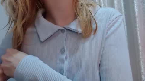 Snapshot of thin33 chatting on 02-24-26, 02:20 sara online show from 02-24-26, 02:20