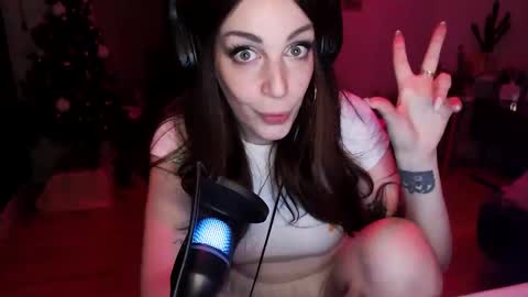 Snapshot of thirstypickle chatting on 01-09-25, 08:55 Sarra Rhies online show from 01-09-25, 08:55