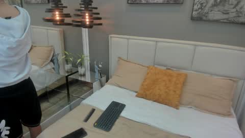 Thom online show from 04-09-26, 11:37