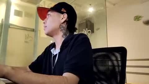 thomas27f online show from 11-24-25, 04:12