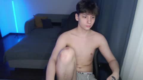 Snapshot of thomas617826 chatting on 01-25-25, 10:18 Thomas Hill online show from 01-25-25, 10:18