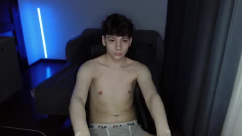 Snapshot of thomas617826 chatting on 03-06-25, 09:09 Thomas Hill online show from 03-06-25, 09:09