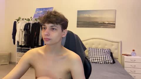 Snapshot of thomas617826 chatting on 10-01-25, 06:47 Thomas Hill online show from 10-01-25, 06:47