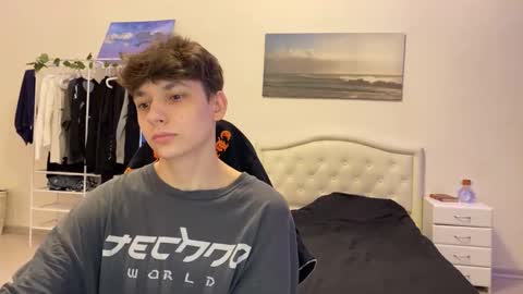 Snapshot of thomas617826 chatting on 10-04-25, 09:02 Thomas Hill online show from 10-04-25, 09:02