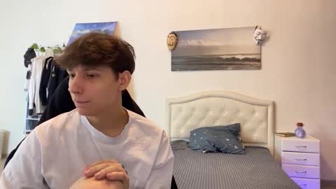 Snapshot of thomas617826 chatting on 10-22-25, 03:23 Thomas Hill online show from 10-22-25, 03:23