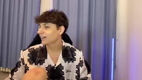 Snapshot of thomas617826 chatting on 10-23-25, 04:50 Thomas Hill online show from 10-23-25, 04:50