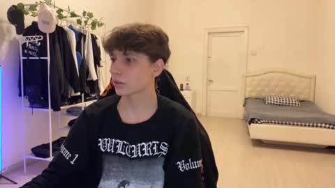 Snapshot of thomas617826 chatting on 11-06-25, 07:15 Thomas Hill online show from 11-06-25, 07:15