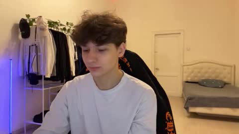 Snapshot of thomas617826 chatting on 11-17-25, 03:40 Thomas Hill online show from 11-17-25, 03:40