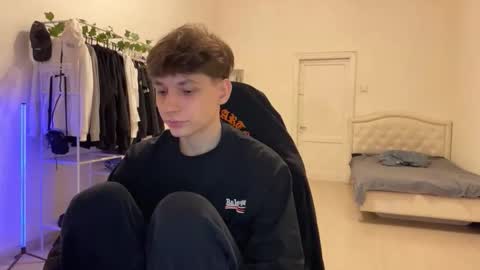 Snapshot of thomas617826 chatting on 12-01-25, 09:09 Thomas Hill online show from 12-01-25, 09:09