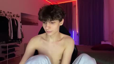 Snapshot of thomas617826 chatting on 02-28-26, 10:00 Thomas Hill online show from 02-28-26, 10:00