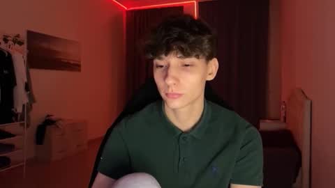 Snapshot of thomas617826 chatting on 03-15-26, 08:37 Thomas Hill online show from 03-15-26, 08:37