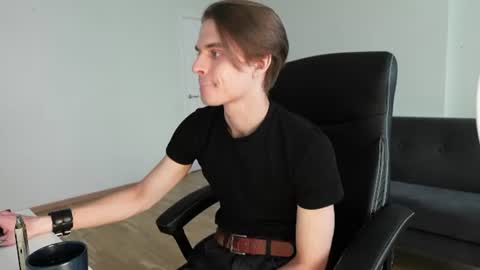 Snapshot of thomas_brons chatting on 06-14-26, 01:46 THOMAS BRONS online show from 06-14-26, 01:46