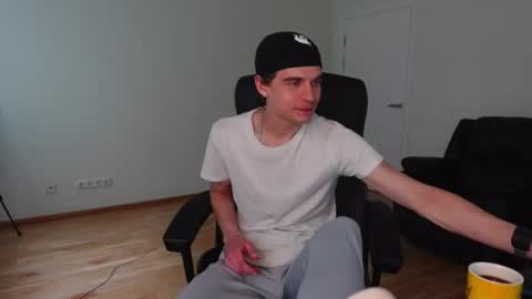 Snapshot of thomas_brons chatting on 06-18-26, 12:31 THOMAS BRONS online show from 06-18-26, 12:31