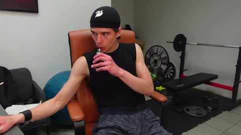 Snapshot of thomas_brons chatting on 06-21-26, 05:21 THOMAS BRONS online show from 06-21-26, 05:21
